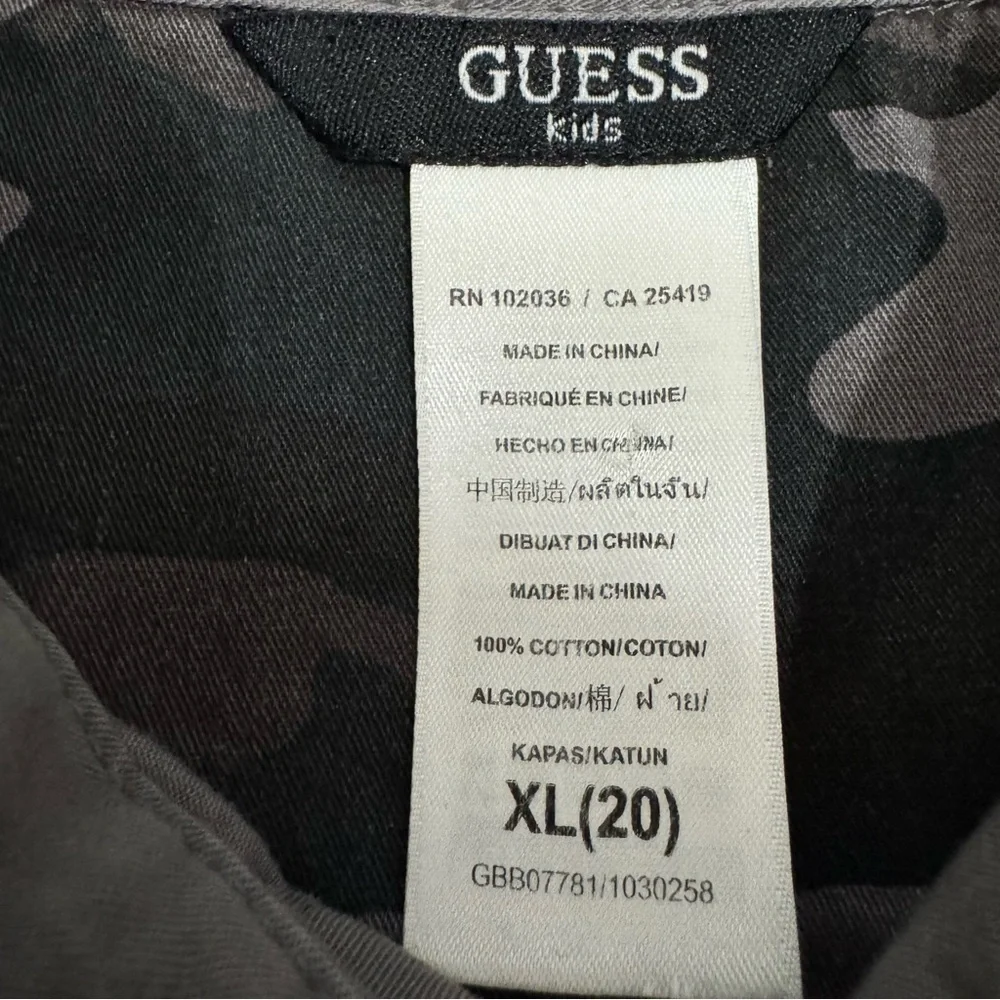 Guess Kids Gray Patched Casual Button Down Army Shirt Sturdy Fabric Sz XL Flawed